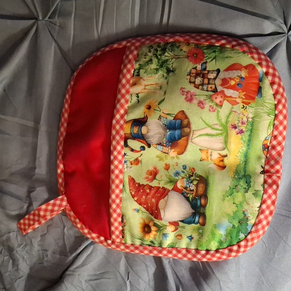 Gnome Print Pot Holders with Red Accents - Picture 3 of 6
